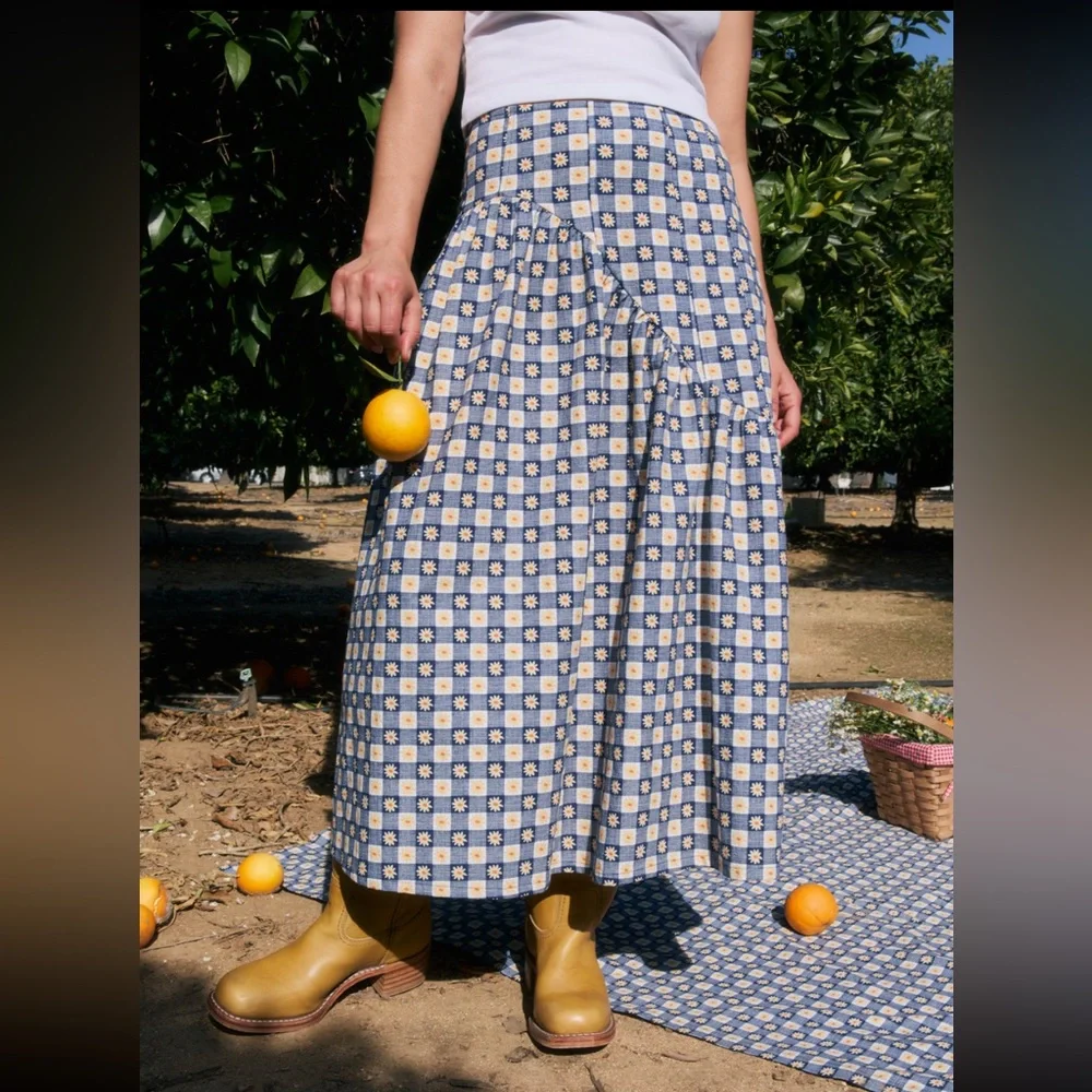 NWT LISA SAYS GAH MAEVE MIDI SKIRT- NAVY DAISY GINGHAM - SIZE S - Picture 2 of 9